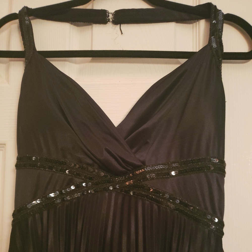 Dress - Picture 2 of 4